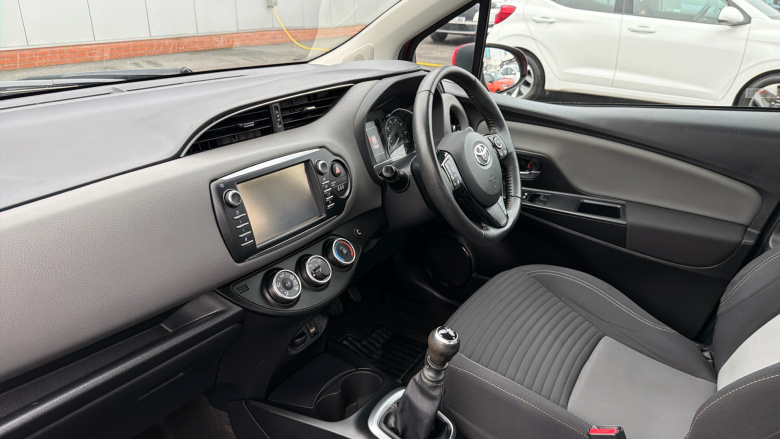 Toyota Yaris 1.5 VVT-i Icon Tech 5dr Petrol Hatchback